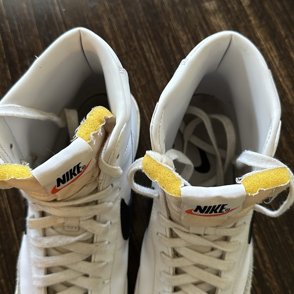 Nike Blazers - Picture 3 of 5